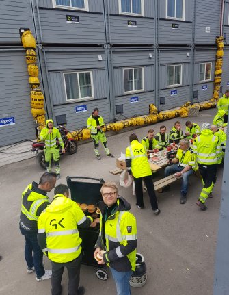 Noen dager på jobben er ekstra hyggelige. Her ble det arrangert felleslunsj på Nye Drammen sykehus.