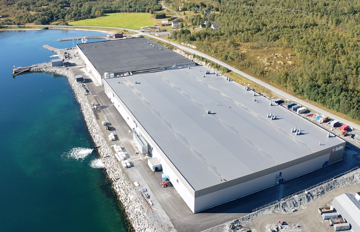 SalMars settefiskanlegg i Senja. Bildet viser både eksisterende og nytt anlegg. Foto: Odd Arne Bentsen