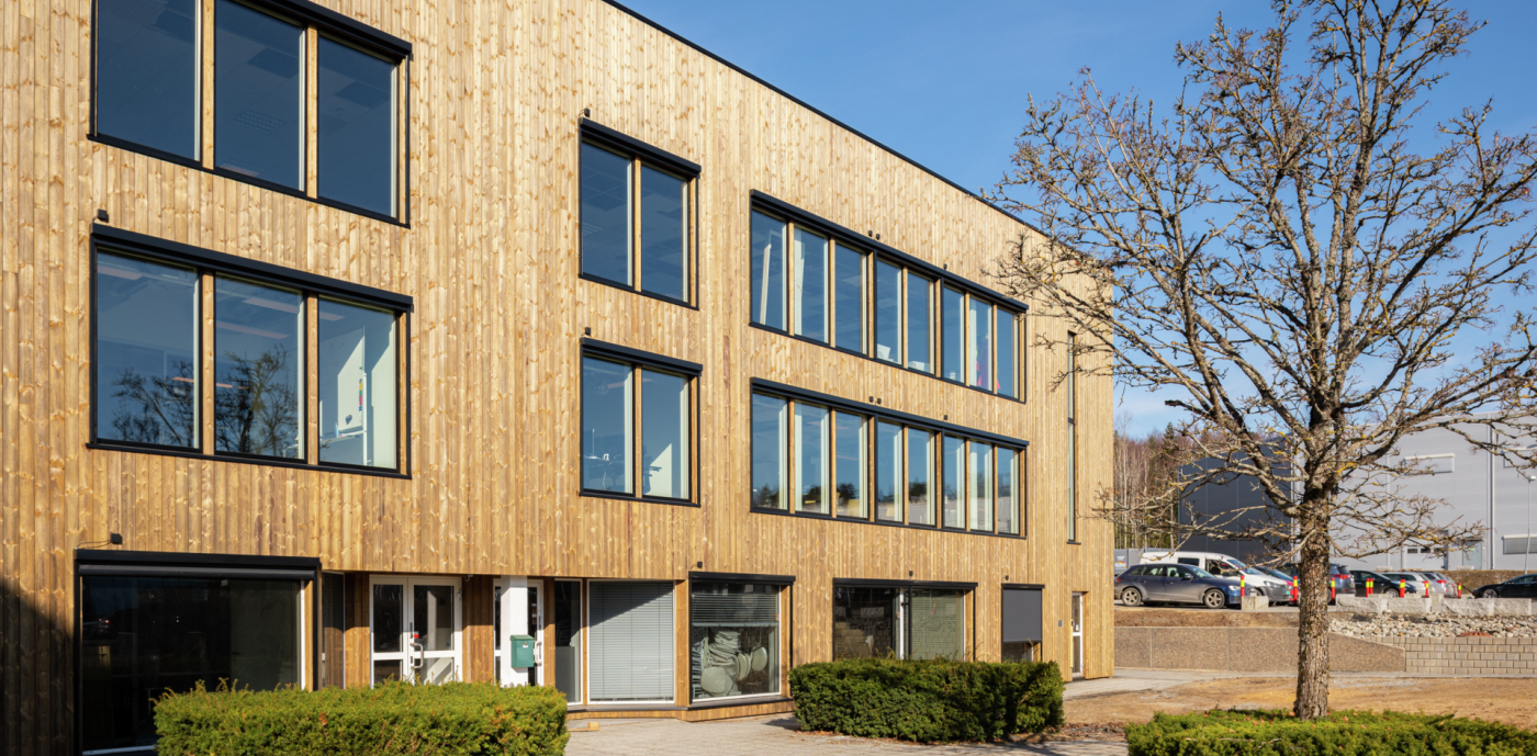 Glynitveien 33 i Ski har fått 500 kvadratmeter med rehabiliterte kontorlokaler.  Foto: Dmitry Tkachenko / Höegh Eiendom