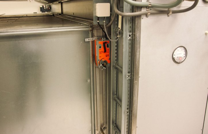 Unngå frostskader i næringsbygg. Sjekk at inntaks- og avkastspjeld tetter helt når ventilasjonsanlegget er slått av. Foto: GK