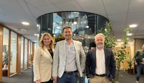 Fra venstre: Hilde Monica Klungtvedt (GK), Sten Magne Birkeland (GK) og Rune Augenstein (Smedvig Eiendom). Foto: Smedvig Eiendom