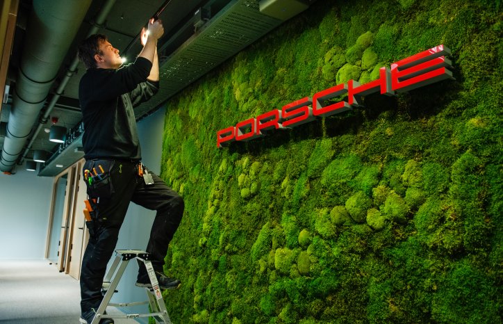 Fredrik F. Sørensen har vært BAS for kontorlokalene i andre etasje. Her har vi rehabilitert kontorlokalene for Autozentrum Sport (Importavdelingen til Porsche) og utleveringsavdeling for Porsche, samt rehabiliterte kontorlokaler for utleie.