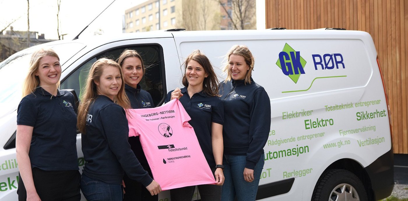 Kvinnelige rørleggere i GK feirer medlemskap i Ingeborg-nettverket.