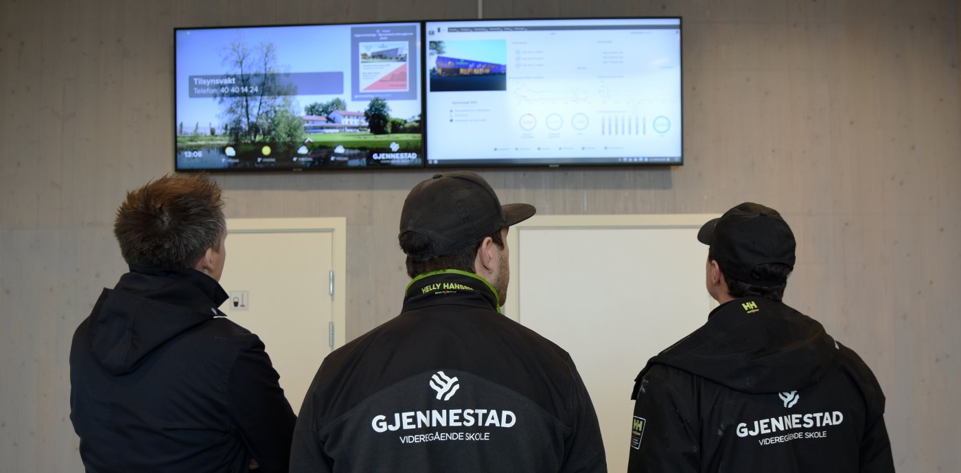 GK Cloud ved hovedinngangen til Gjennestad videregående