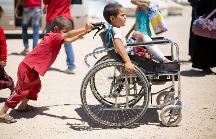 Røde Kors arbeider i for verdige liv i flyktningeleire over hele verden.