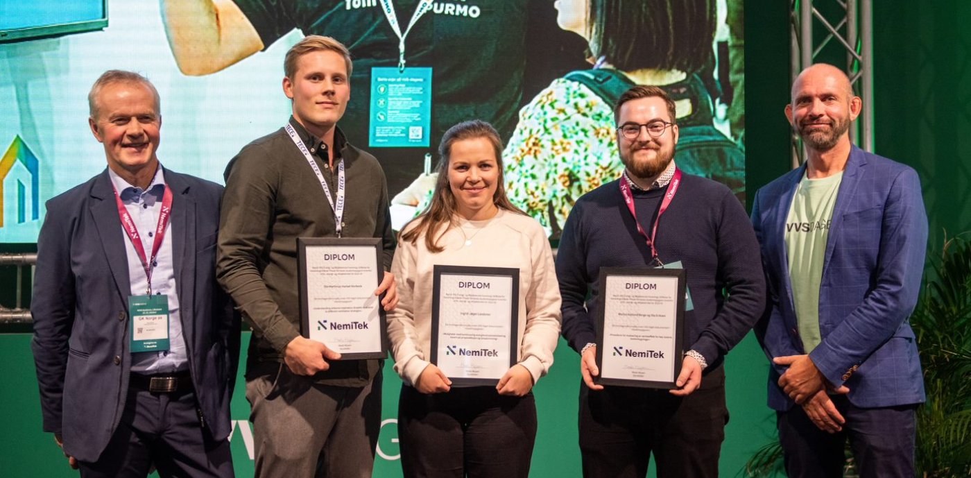 Mads Mysen (til venstre) og daglig leder i VVS-stiftelsen Thor-Jostein Egeland (til høyre), prisvinnerne Ole Martinius Harket Norbeck, Ingrid Jæger Landsnes og Ola Eriksen. Foto: GK Gruppen AS